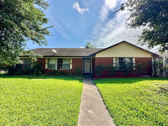 4303 Balcones Dr