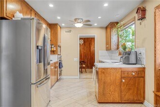 24206 St Edens Cir in Los Angeles, CA - Building Photo - Building Photo