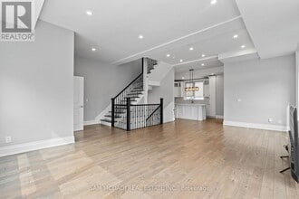 15 Old Oak Dr in Toronto, ON - Building Photo - Building Photo