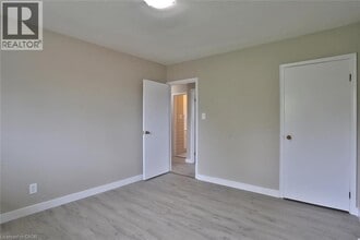 240 Duke St E in Kitchener, ON - Building Photo - Building Photo