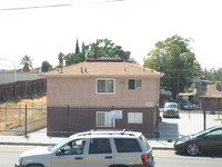 1317 Bernard St in Bakersfield, CA - Foto de edificio - Building Photo