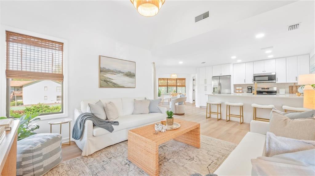 512 S Harbour Oaks Dr in St. Simons Island, GA - Building Photo