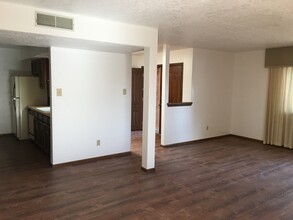 7321 Ticonderoga Rd NE in Albuquerque, NM - Building Photo - Building Photo