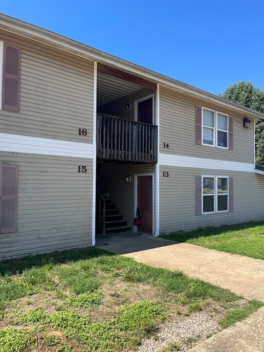 Pine View in Desloge, MO - Foto de edificio