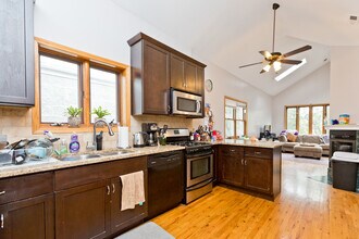 1510 N Elk Grove Ave, Unit Penthouse in Chicago, IL - Building Photo - Building Photo