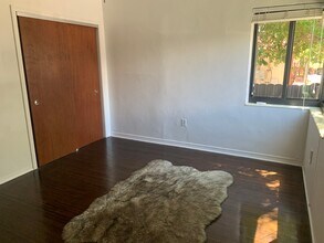 1975 SW 17th Ct in Miami, FL - Foto de edificio - Building Photo