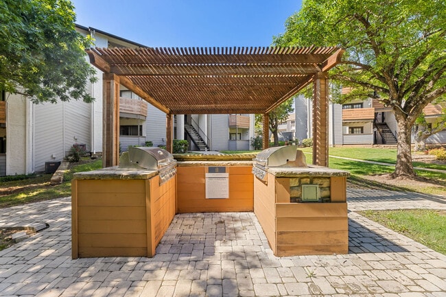 The Admiral Apartments in Euless, TX - Foto de edificio - Building Photo