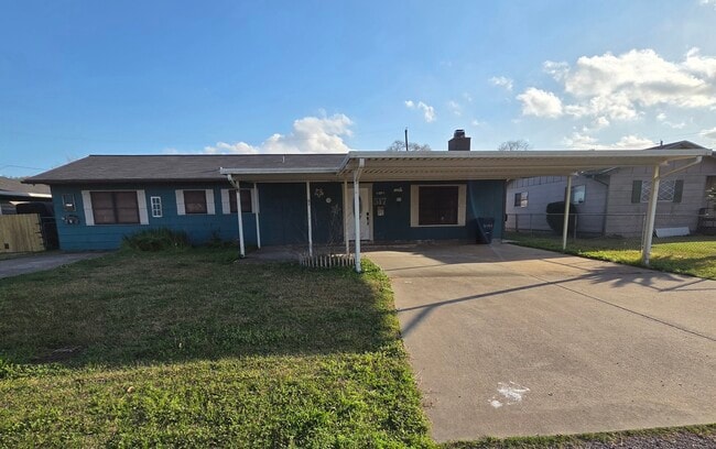 517 Gist Dr in Port Neches, TX - Building Photo - Building Photo