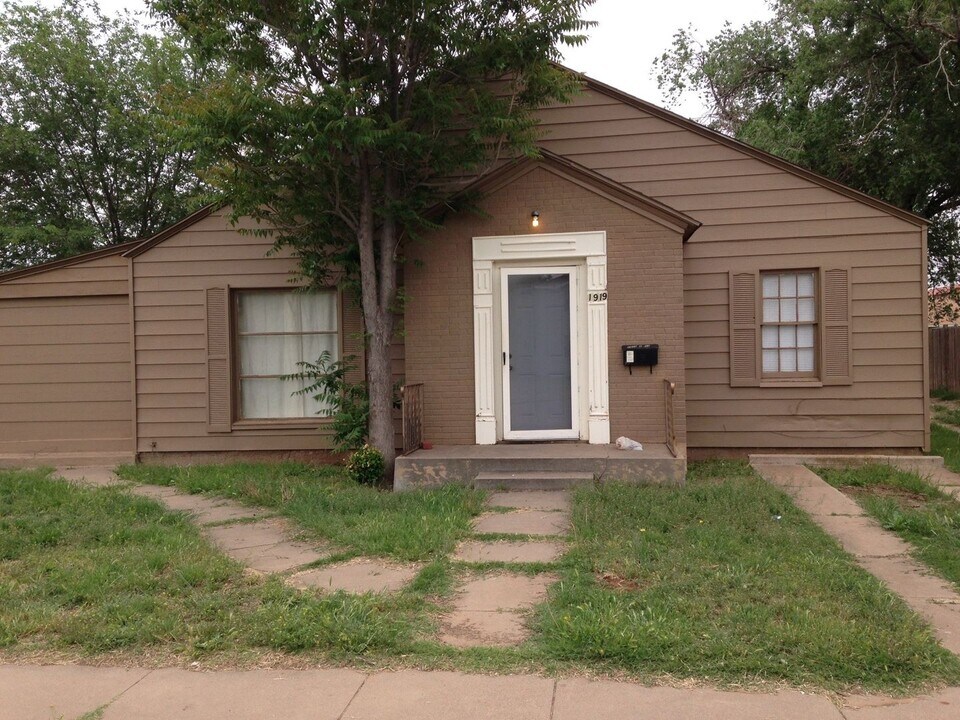 1919 17th St in Lubbock, TX - Building Photo