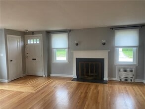 86 Barstow Rd in Warwick, RI - Building Photo - Building Photo