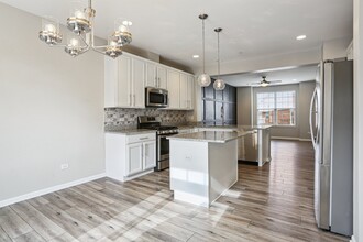 2909 Madison Dr in Naperville, IL - Building Photo - Building Photo
