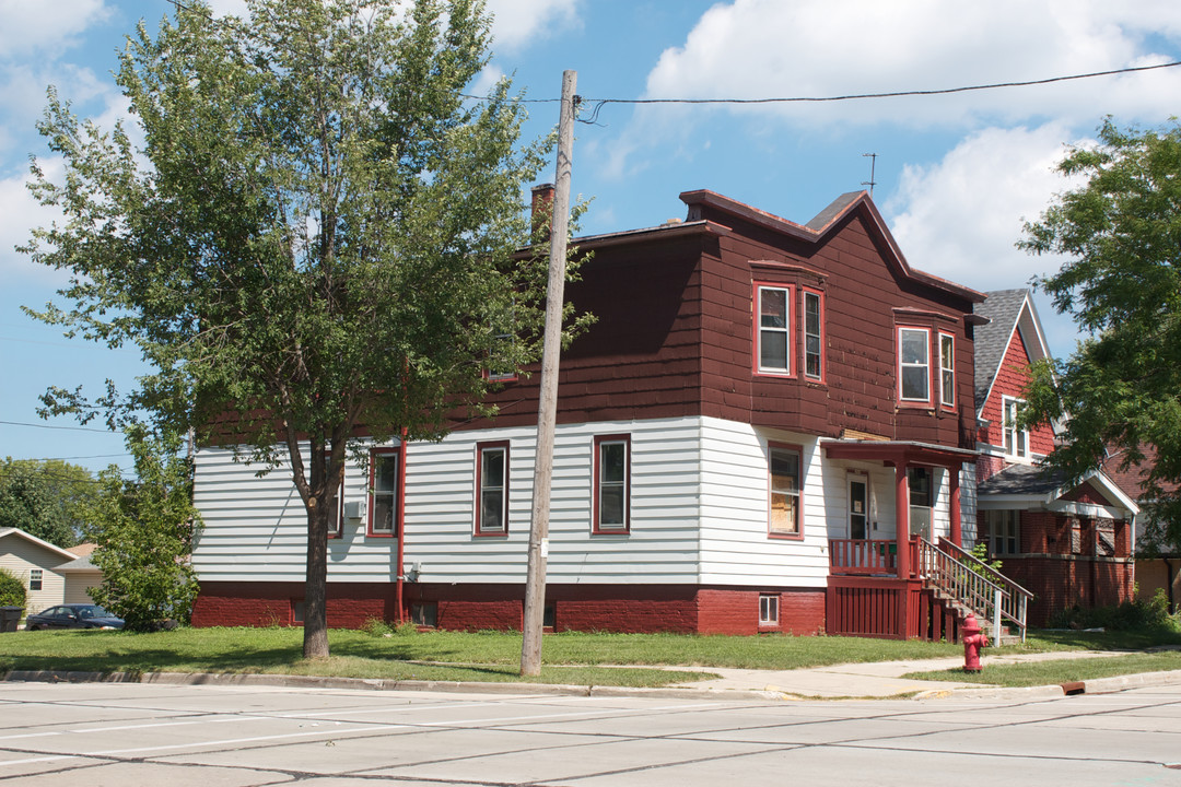 3802 E Barnard Ave in Cudahy, WI - Building Photo