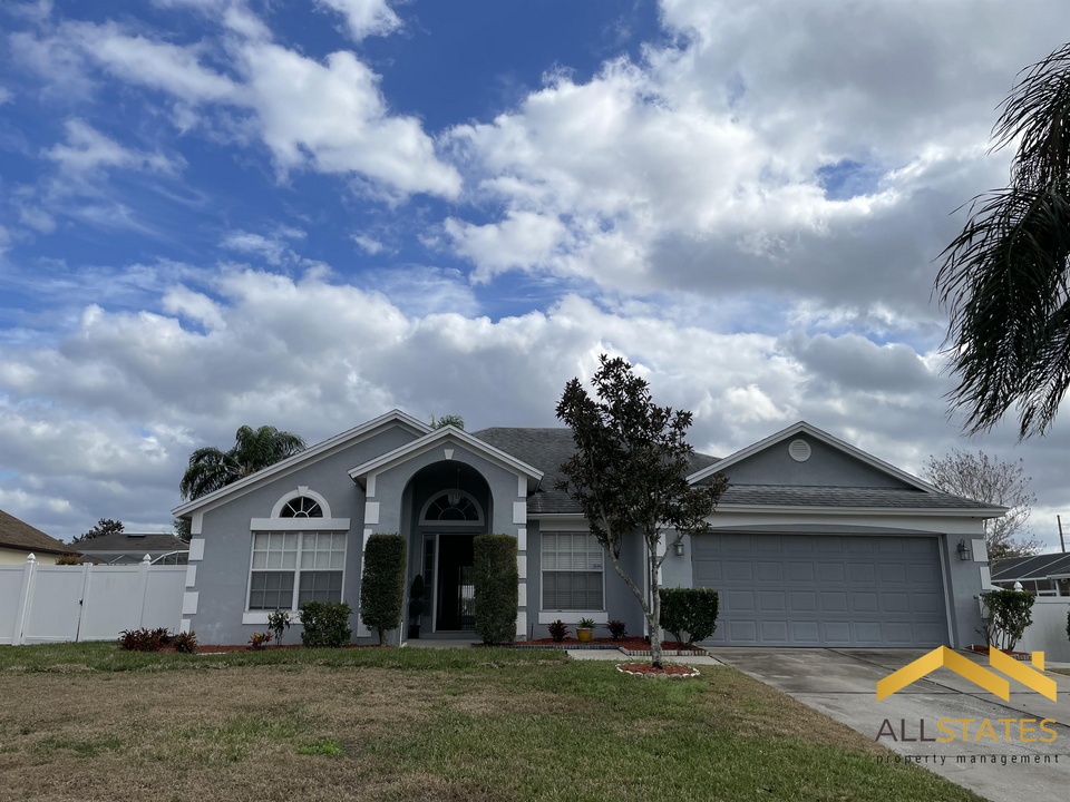 131 Via Del Sol Dr in Davenport, FL - Building Photo