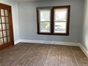 1083 Stroman Ave, Unit A in Akron, OH - Foto de edificio - Building Photo