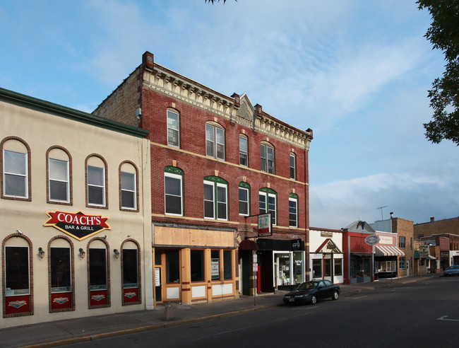 121-123 Main St S in River Falls, WI - Foto de edificio - Building Photo