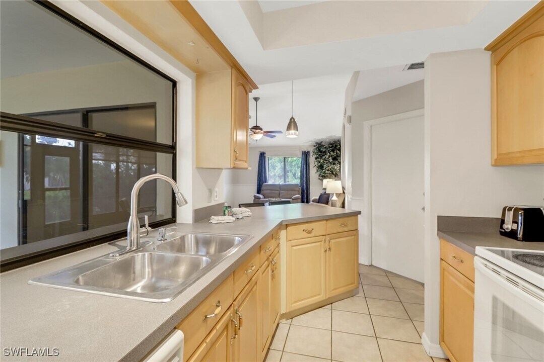 4800 SW 12th Pl in Cape Coral, FL - Building Photo