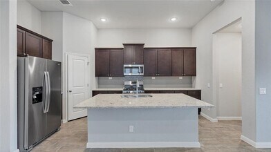 1941 Colonial Ave in New Braunfels, TX - Building Photo - Building Photo