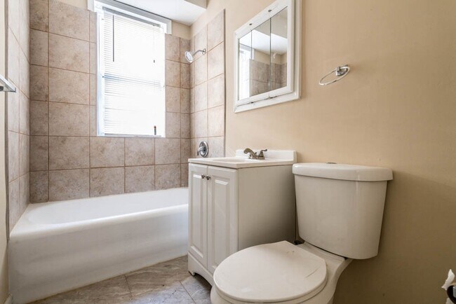 109 N Laramie Ave in Chicago, IL - Foto de edificio - Building Photo