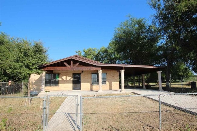 property at 4605 S Zapata Hwy