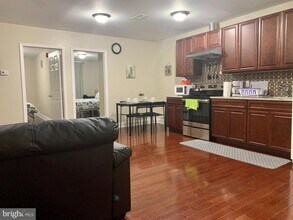 1211 Race St, Unit 3R in Philadelphia, PA - Building Photo - Building Photo