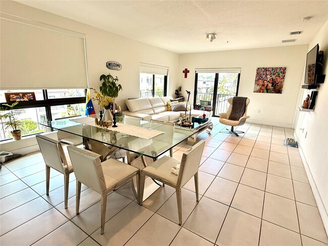 4700 NW 84th Ave in Doral, FL - Building Photo - Building Photo