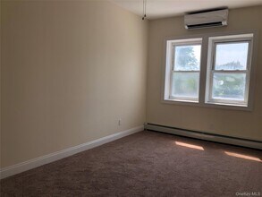 6 Nassau Blvd in Garden City, NY - Foto de edificio - Building Photo