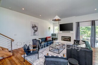 938 Southside Pl in Nashville, TN - Building Photo - Building Photo