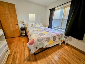 4012 N Farwell Ave, Unit 12 in Shorewood, WI - Foto de edificio - Building Photo