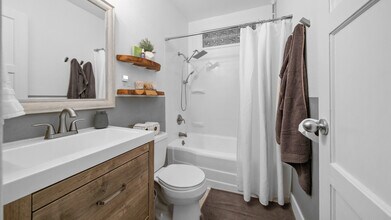 2910 E 28th St, Unit Main House in Vancouver, WA - Building Photo - Building Photo