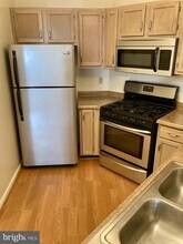 13085 Autumn Woods Way in Fairfax, VA - Building Photo - Building Photo