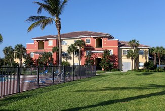 Beachside Apartments in Satellite Beach, FL - Building Photo - Building Photo