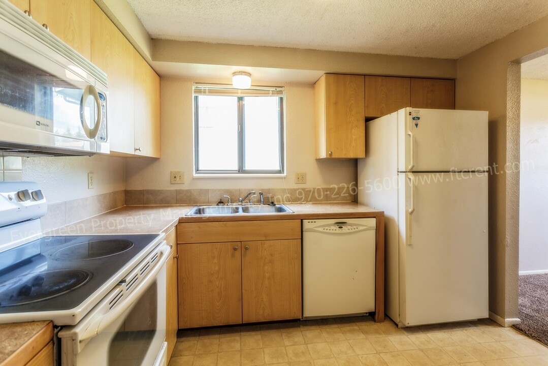 915 Camelot Ct, Unit 915 in Fort Collins, CO - Building Photo