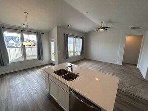 206 S Iceberg Lake Ave in Meridian, ID - Building Photo - Building Photo