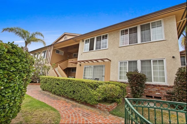 property at 6654 W 86th Pl