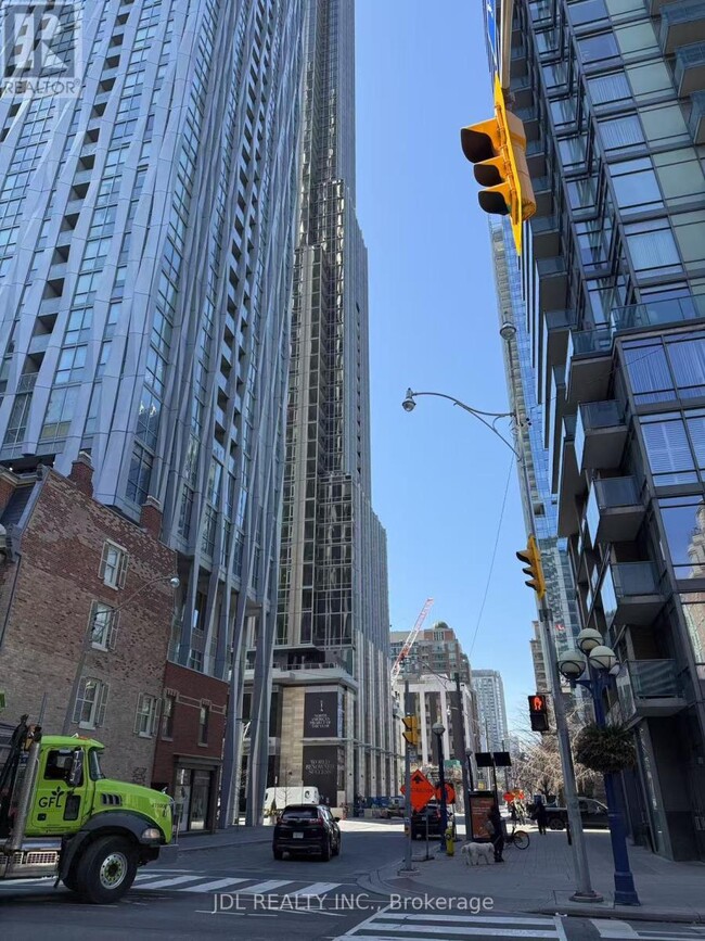 771-771 Yonge St