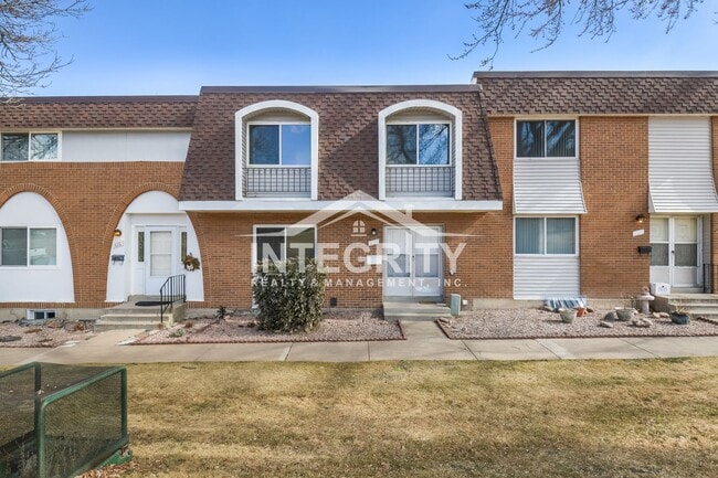 property at 620 S Youngfield Ct