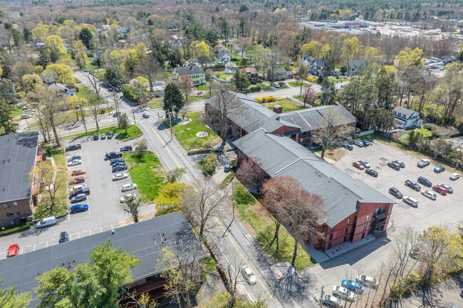 King Philip Manor in Taunton, MA - Foto de edificio - Building Photo