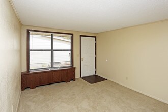 Palm Place in Sarasota, FL - Building Photo - Interior Photo