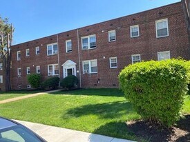 5712 Washington Blvd, Unit 4 in Arlington, VA - Building Photo