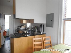 335 Beacon St, Unit 3 in Somerville, MA - Foto de edificio - Building Photo