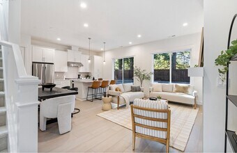 15628 NW Raywood Ln in Portland, OR - Building Photo - Building Photo