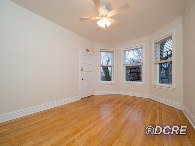 2061 N Hoyne Ave in Chicago, IL - Building Photo - Building Photo