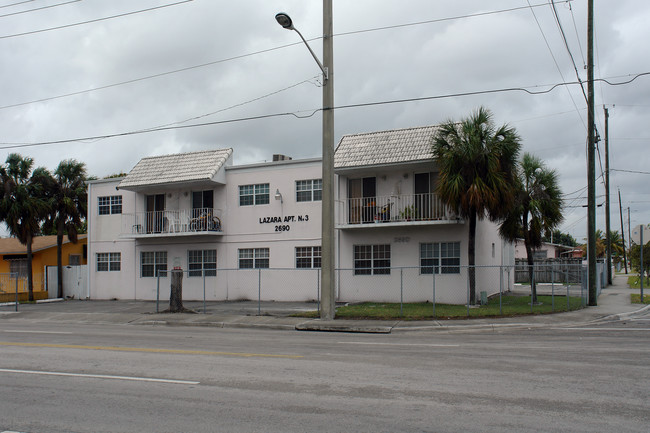 2690 W 8th Ave in Hialeah, FL - Foto de edificio - Building Photo