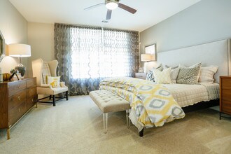 Camden Highland Village in Houston, TX - Building Photo - Building Photo