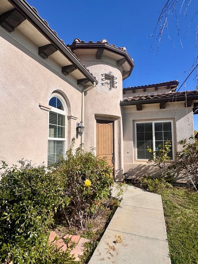 3448 Trego Ct in Simi Valley, CA - Foto de edificio - Building Photo