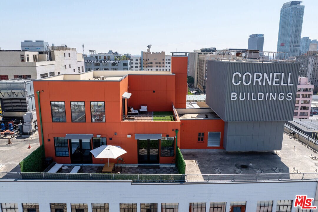 746 S Los Angeles St in Los Angeles, CA - Building Photo