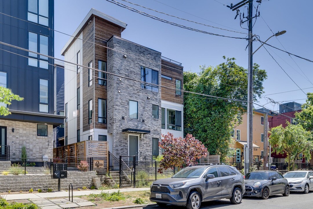 216 10th Ave E in Seattle, WA - Building Photo