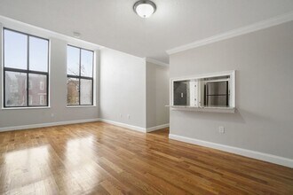 733 Parker St, Unit 202 in Boston, MA - Building Photo - Building Photo
