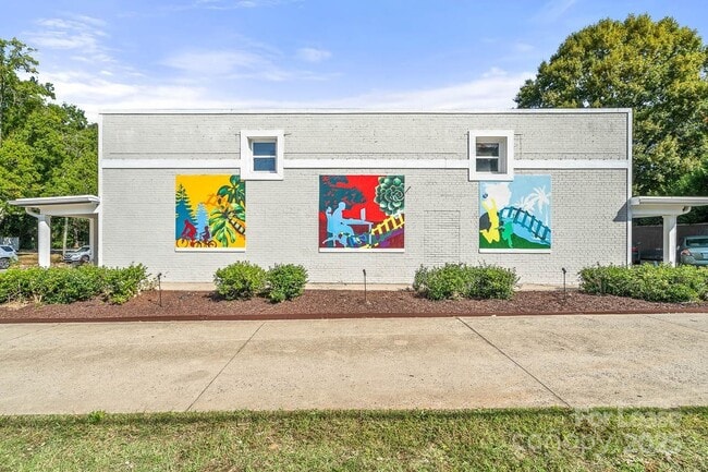 property at 604 E Iredell Ave