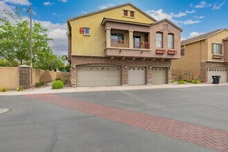 1350 S Greenfield Rd in Mesa, AZ - Foto de edificio - Building Photo